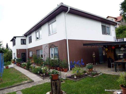 Seitliche Hausansicht