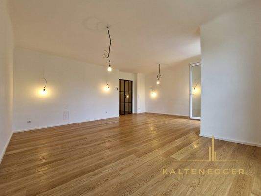 Wohnzimmer ca. 28,71 m² mit Ausgang auf die Loggia