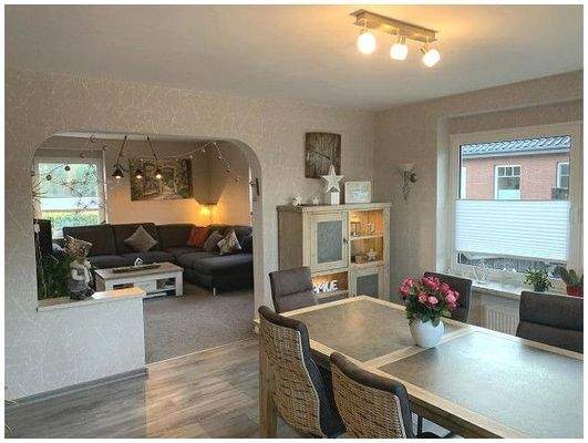 Essen m. Blick in Wohnen