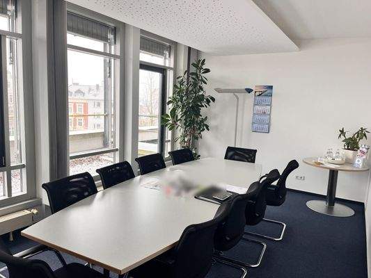 Konferenzraum mit Außenbeschattung