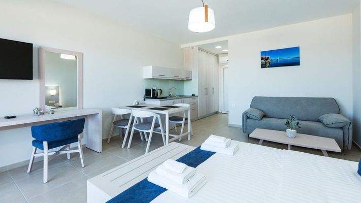 Hotel-for-sale-in-Chania-For-Sale-Hotel-for-sale-i