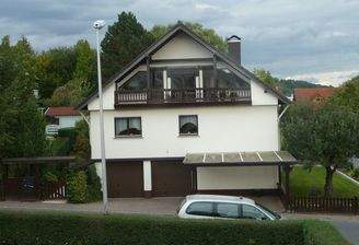 Straßen- und Westansicht