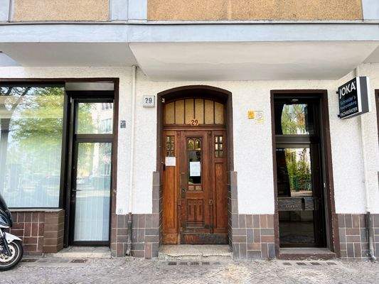 Haustür | links Eingang Gewerbeeinheit