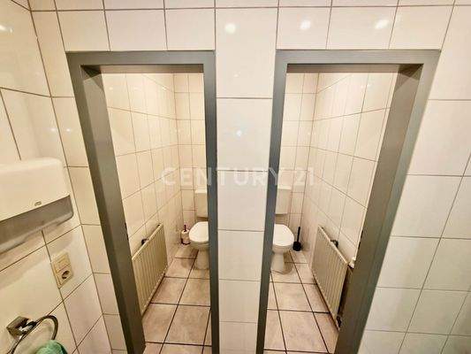 grosszügiges Kunden WC