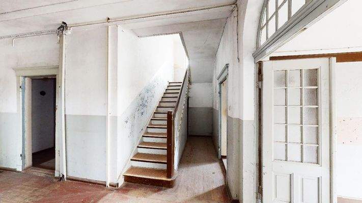 Treppenaufgang-vom-EG-zum-OG