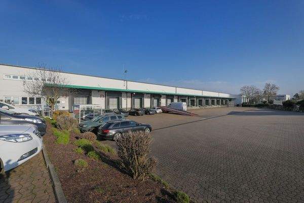 Laderampen und Parkplatz