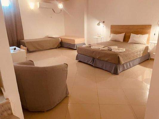 Kreta, Platanias: Luxuriöser 4-Villen-Komplex zu verkaufen, nur wenige Meter vom Meer entfernt!