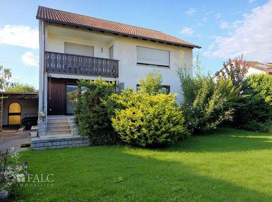 Blick vom Garten aus auf das Haus