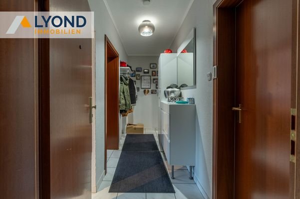 LYD 3800 - 4 Flur