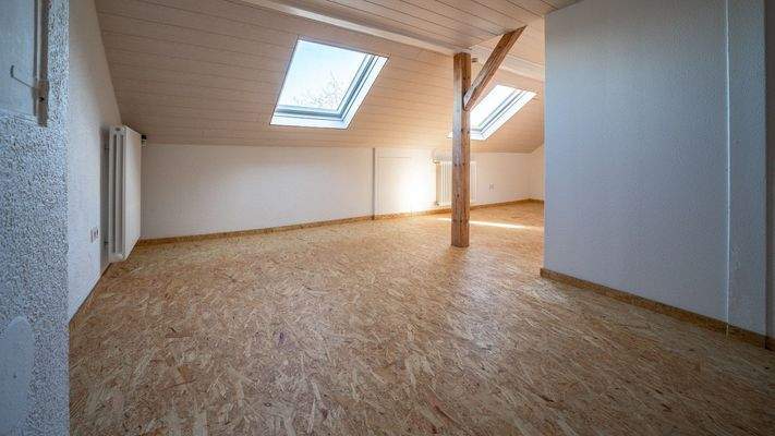 Wohnzimmer oder Schlafraum Dachgeschoss