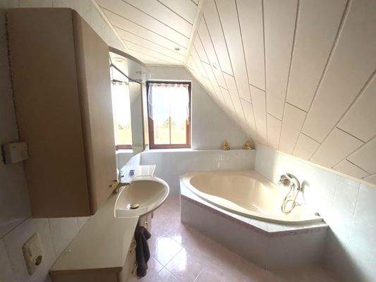 Masterbad im DG mit Wanne und Dusche