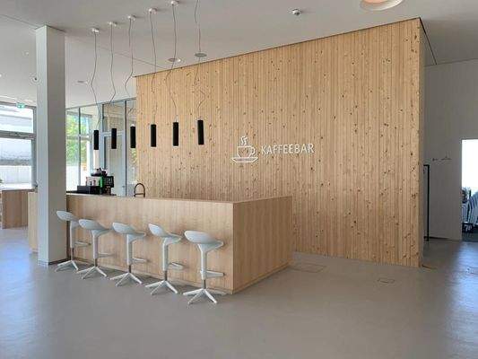 Kaffeebar im EG