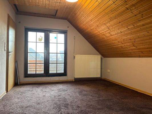 OG Einliegerwohnung Zimmer mit Loggia