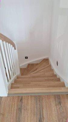 Hochwertige Holztreppe ins EG