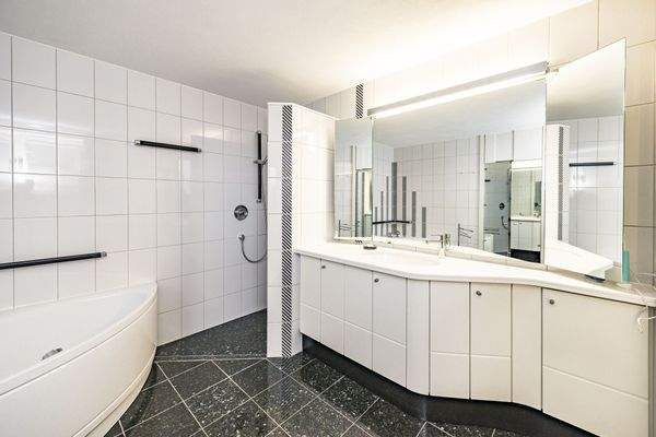 Badezimmer Ansicht 1