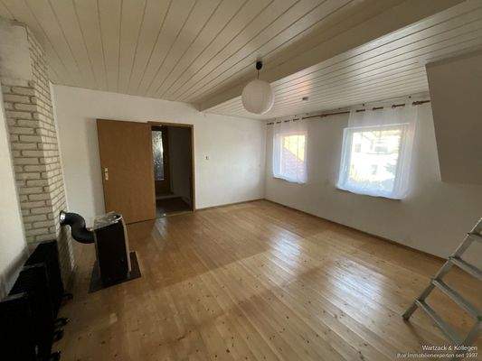 großes Zimmer im Dachgeschoss