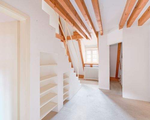 Mit teilwiese Einbauten