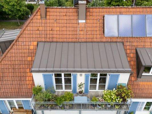 Genießen Sie die Sonne über den Dächern Weilheims