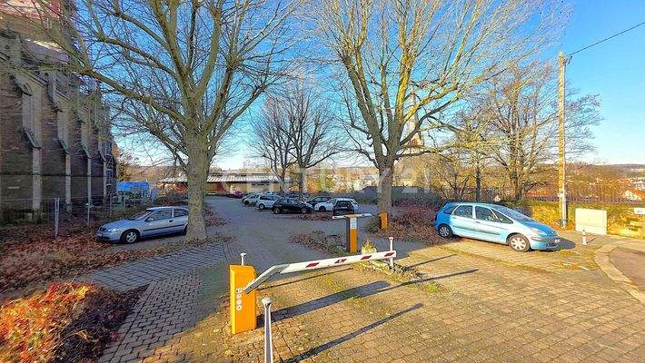 Parkplatzbereich 25€ monatliche Miete