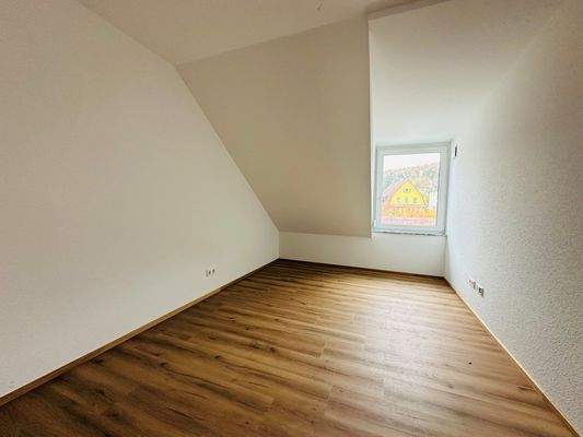 Kinder-/ Bürozimmer 