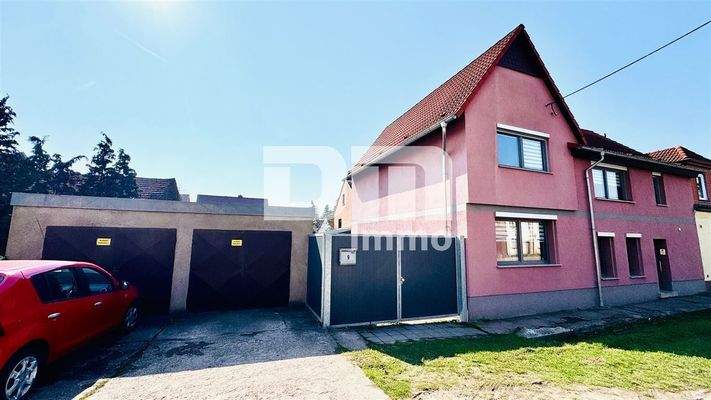 Frontansicht / Garagen / Zufahrt Garten