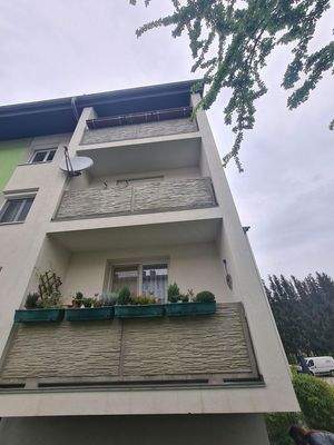 Blick von unten auf den Balkon