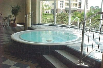 11 Schwimmbad.jpg