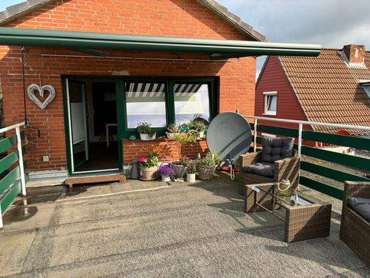 Geselliger Platz mit Markise