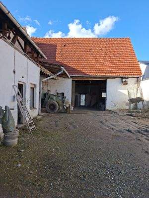 Anwesen vom Hof aus.jpg