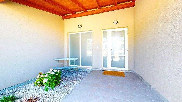 Eingangsbereich - Haus oben