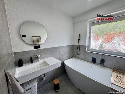 Badezimmer - Badewanne