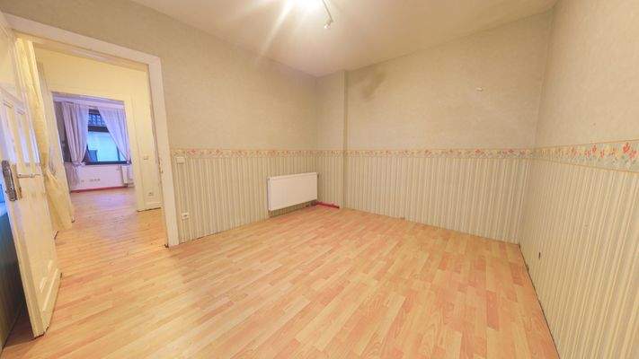 EG: Arbeits- oder Wohnzimmer