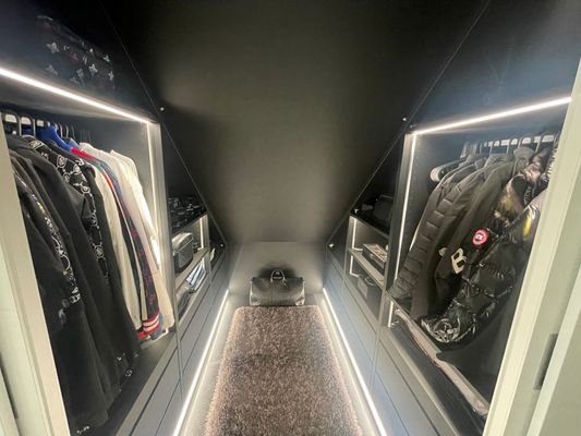 Begehbarer Kleiderschrank DG