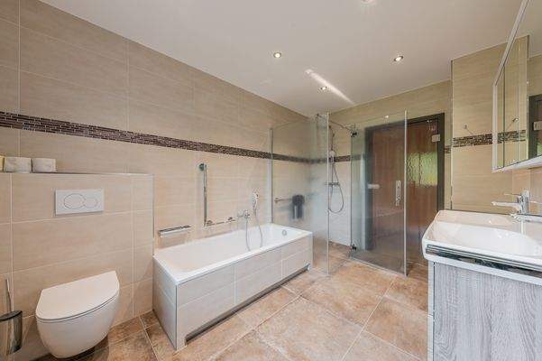 Badezimmer Erdgeschoss