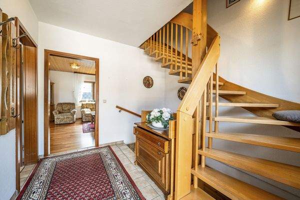 Eingangsbereich + Treppenhaus