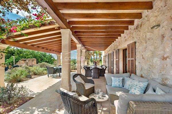 Hauptterrasse (überdacht)