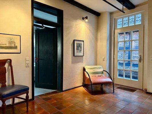 Diele im Erdgeschoss mit Nebeneingang