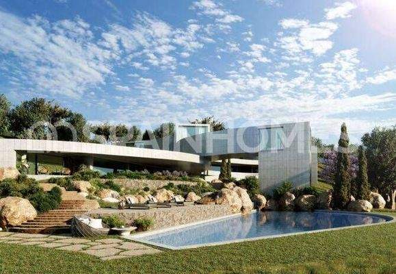Exclusive Lands with Sea and Golf Views in Cádiz