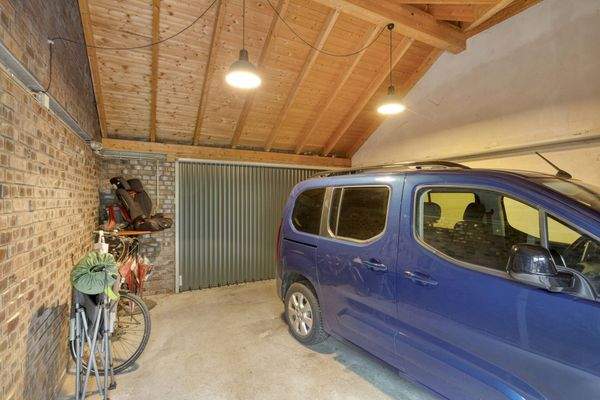 Großzügige - Garage