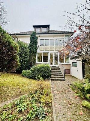 Stadtvilla Außenansicht Garten