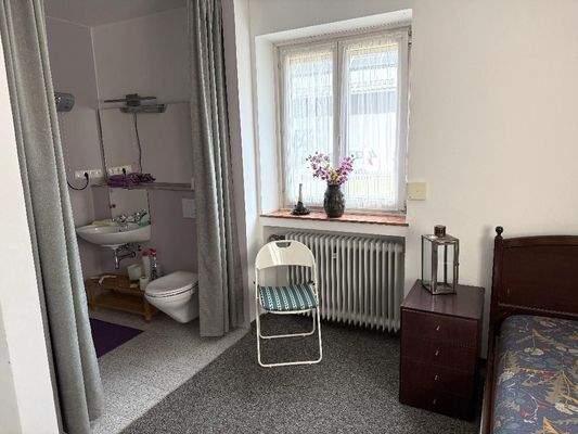 ...integriertem Bad...