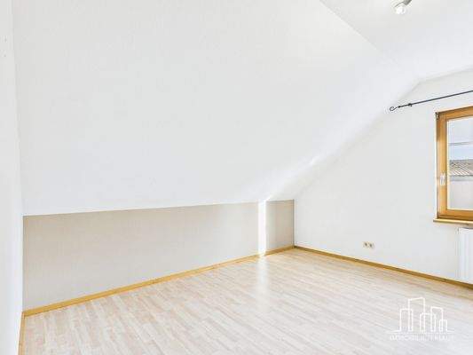 CAM02839G0-PR0332-STILL021