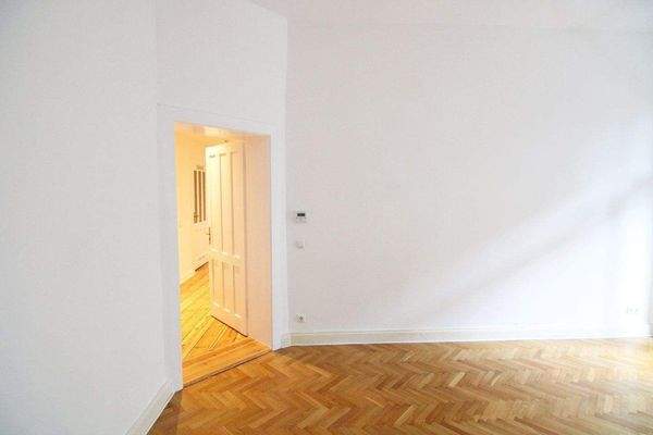 Tolles Wohnzimmer mit Balkon