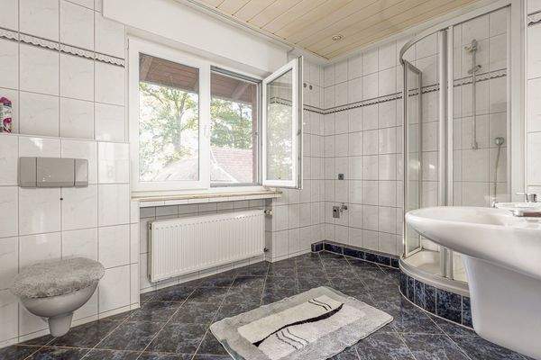 Badezimmer OG-Wohnung