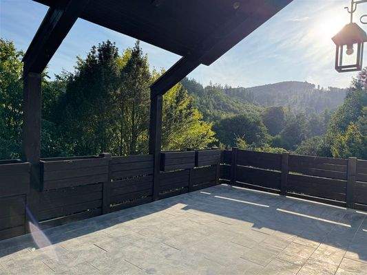 EG_überdachter Balkon mit herrlicher Aussicht