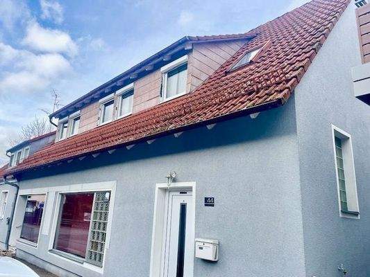 Ladengeschäft mit Dachgeschosswohnung