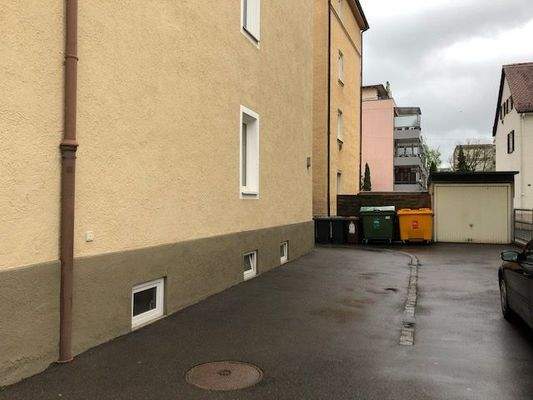 Garage und Außenstellplätze