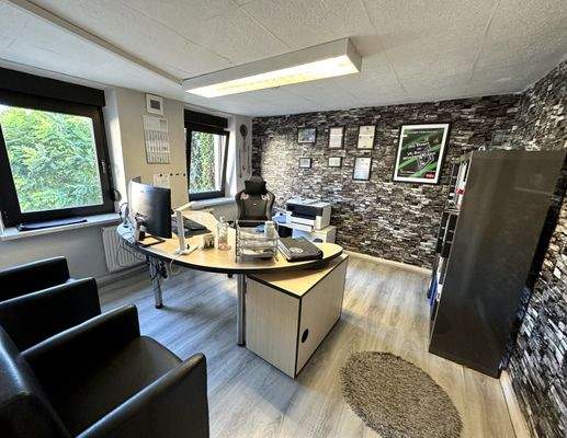 Repräsentatives Büro mit Naturblick 