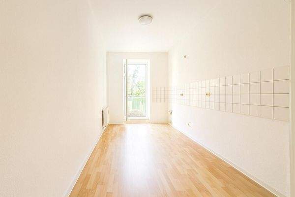 Küche mit Balkonzugang