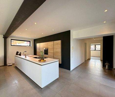 EG Küche mit Blick in den Flur